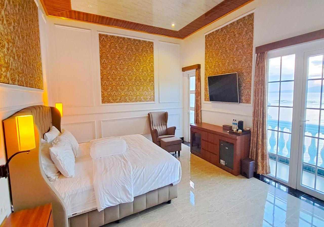 Gili Beachfront Suites Гили Траванган Экстерьер фото