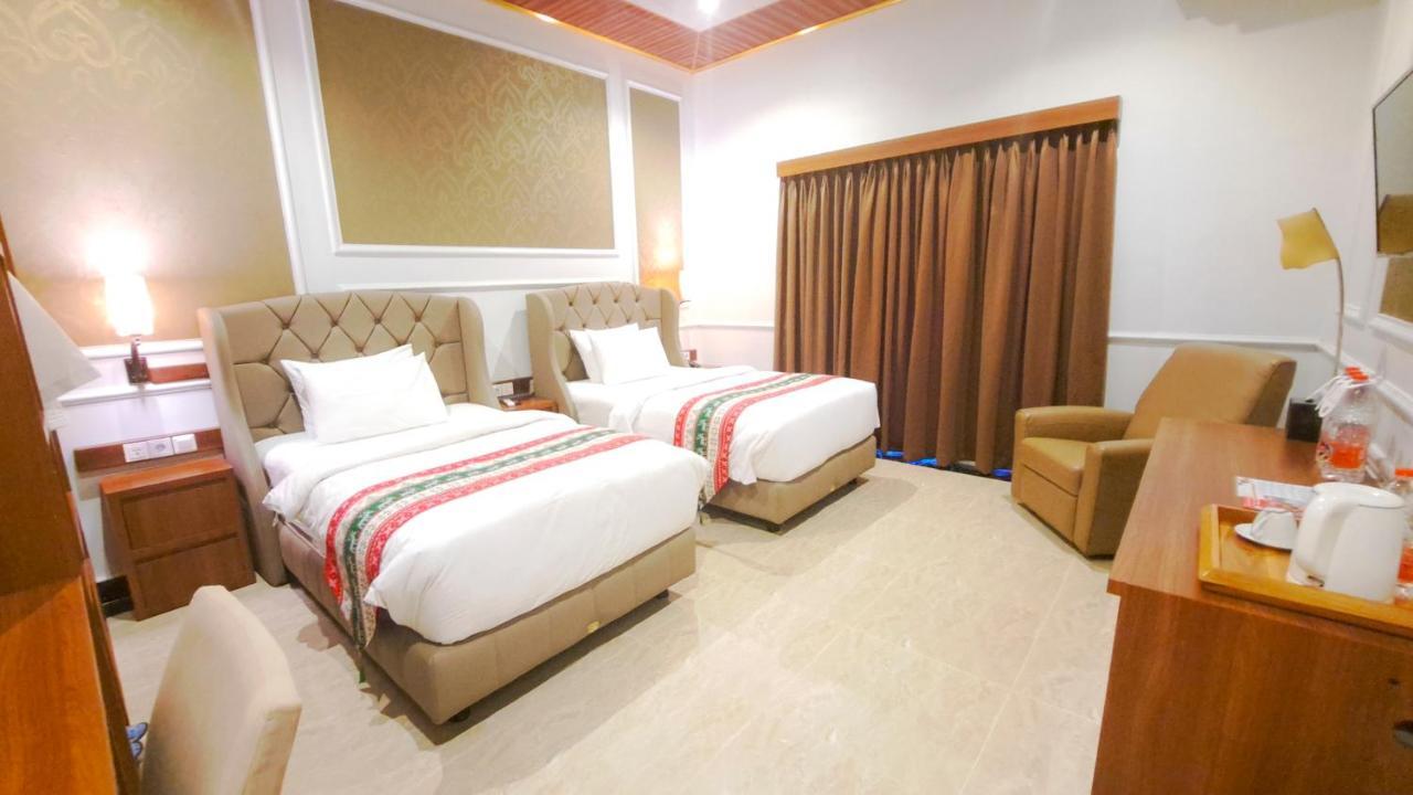 Gili Beachfront Suites Гили Траванган Экстерьер фото