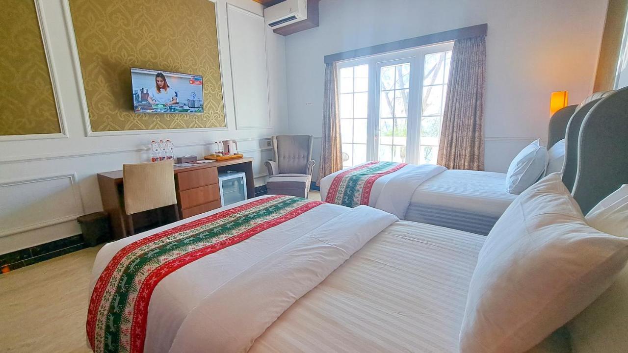 Gili Beachfront Suites Гили Траванган Экстерьер фото